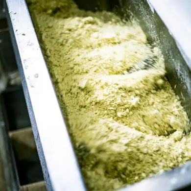 原料を混ぜ合わせ生地を作成