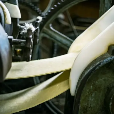 生地をゆっくりうすく均一に伸ばす